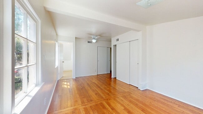 Building Photo - Stunning 4 Bedroom Home In Sought After Pi...