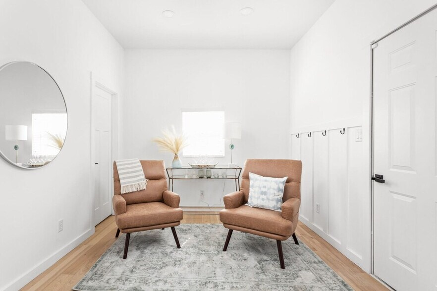 Building Photo - 305 Parkway Ave