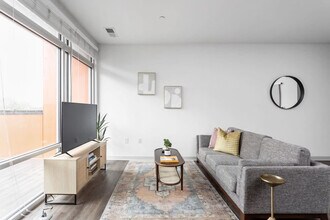 Building Photo - 747 N College Ave