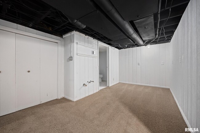 Building Photo - 205 W Glen Ave