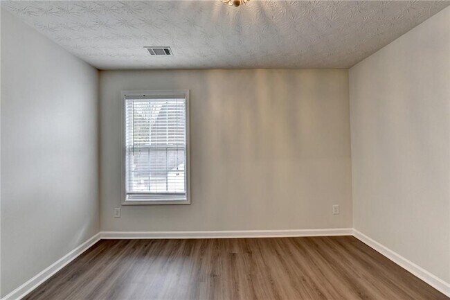 Building Photo - 6670 Island Pointe Dr
