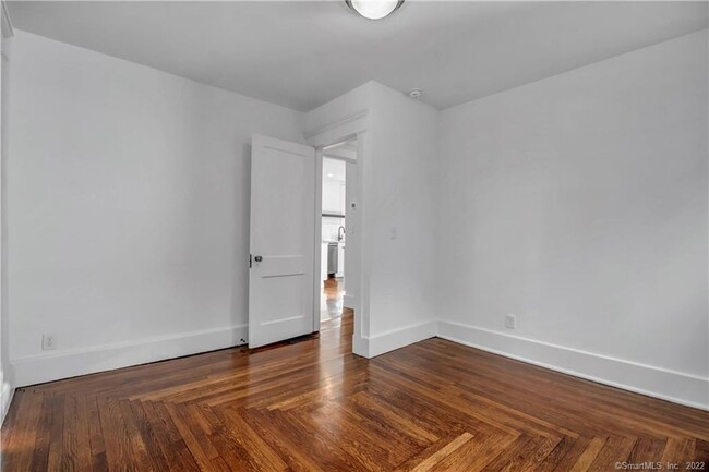 Building Photo - 928 Elm St