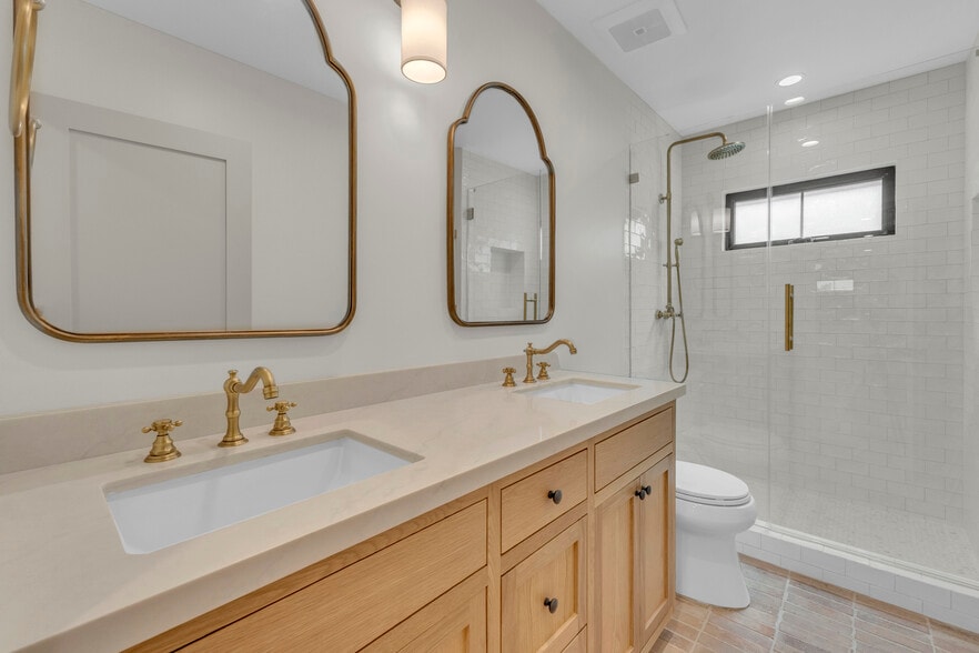 Bathroom #2 - 4316 Bellaire Ave