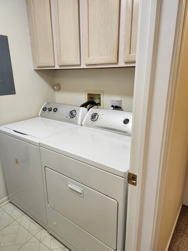 Building Photo - 1403 Plum Ct