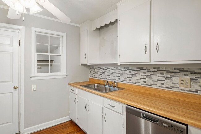 Building Photo - 409B