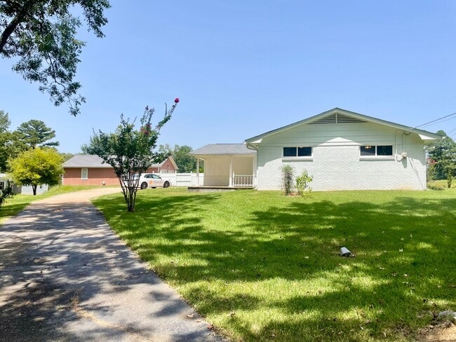 Building Photo - 539 Luckney Rd
