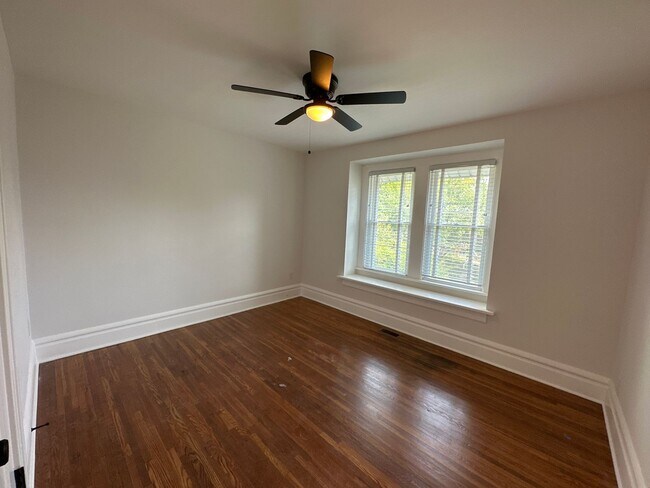 Building Photo - N 4th St 2067-2069 GW2