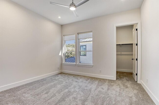 Building Photo - 9 Denbury Glen