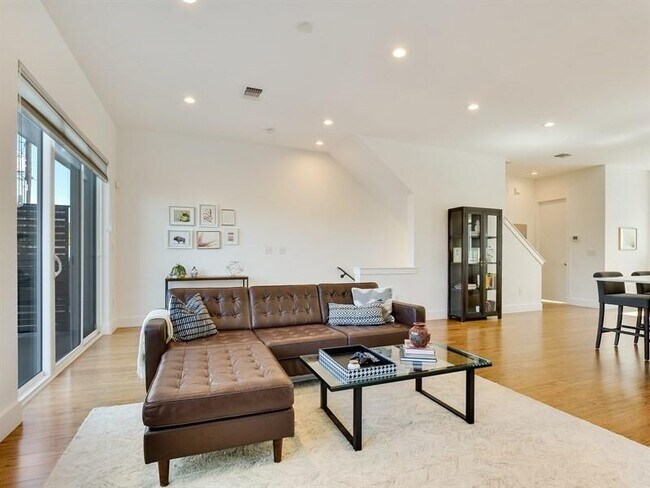 Building Photo - 1801 E 2nd St