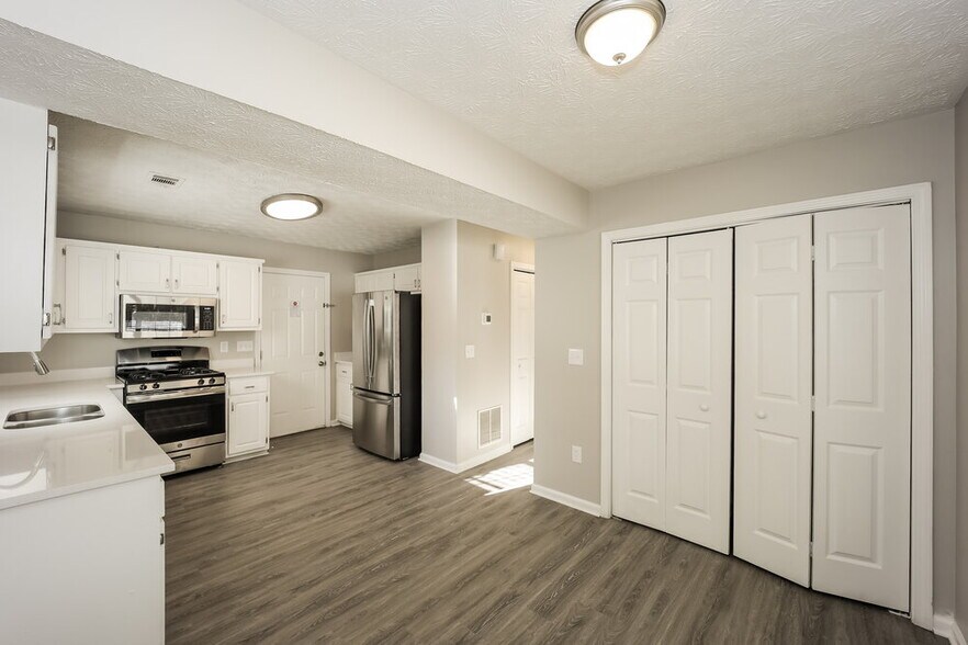 Building Photo - 7196 Williamsburg Dr