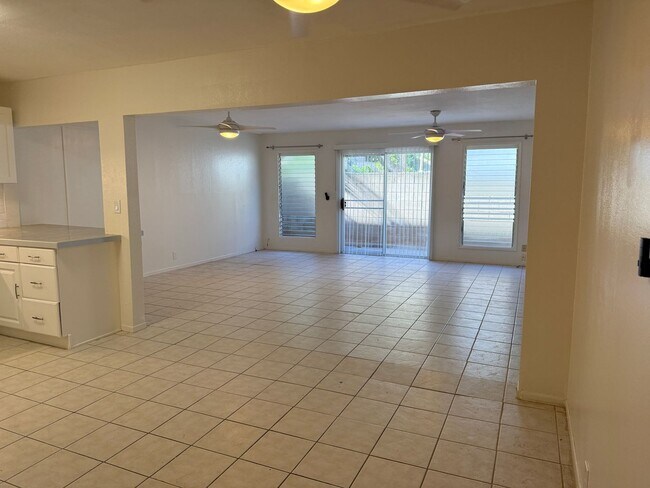 Building Photo - 949 Wainiha St