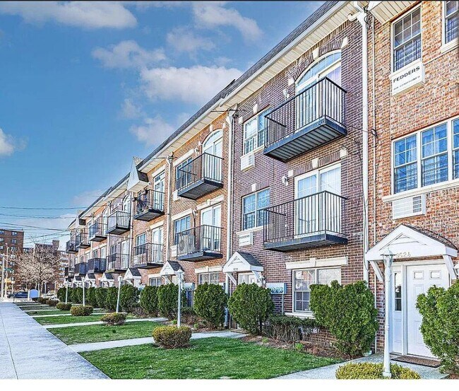 Building Photo - 9526 Schenck St