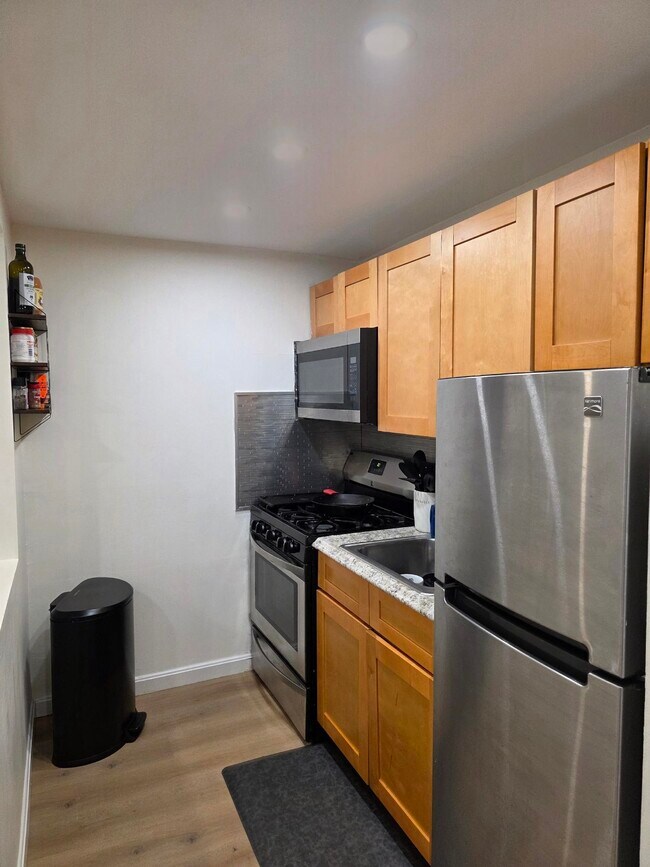 Building Photo - 5 Lancelot Court