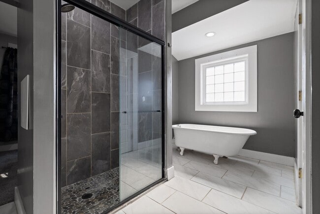 Building Photo - 207 Culberson Ave