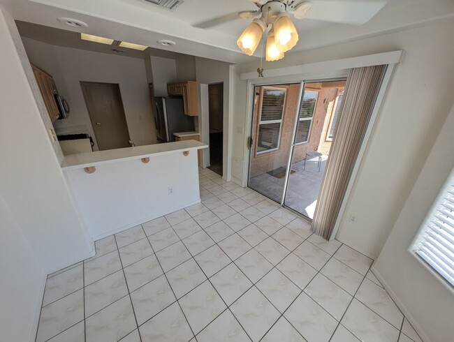 Building Photo - 10113 Cresent Creek Dr