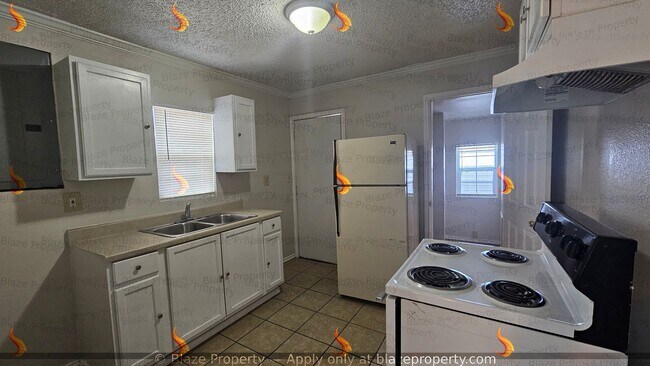 Building Photo - 711 Wichita Ave