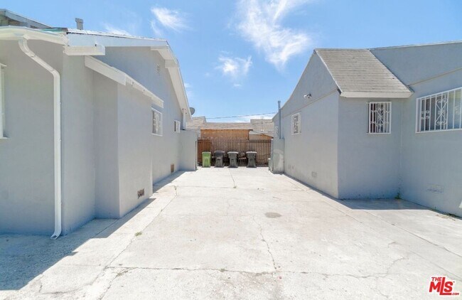 Building Photo - 12015 S Willowbrook Ave