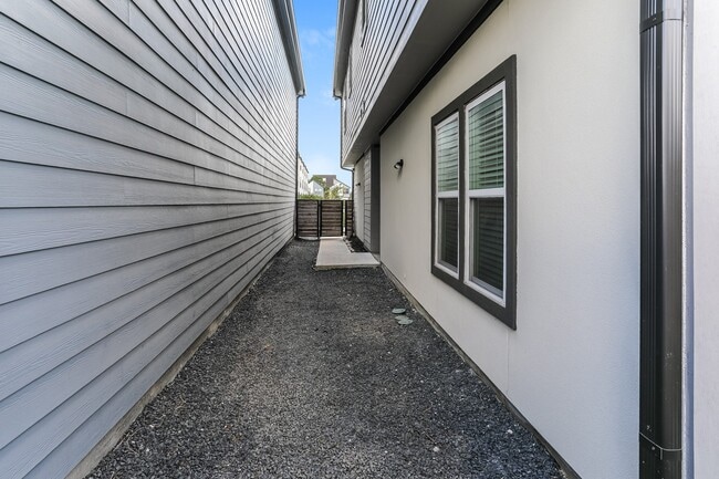 Building Photo - 333 N Centro Cir