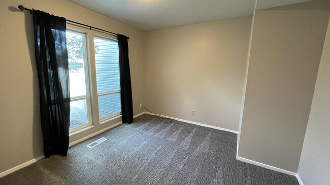Building Photo - 4420 W Skye Dr