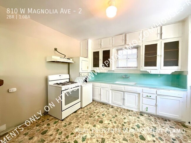 Building Photo - 810 W Magnolia Ave