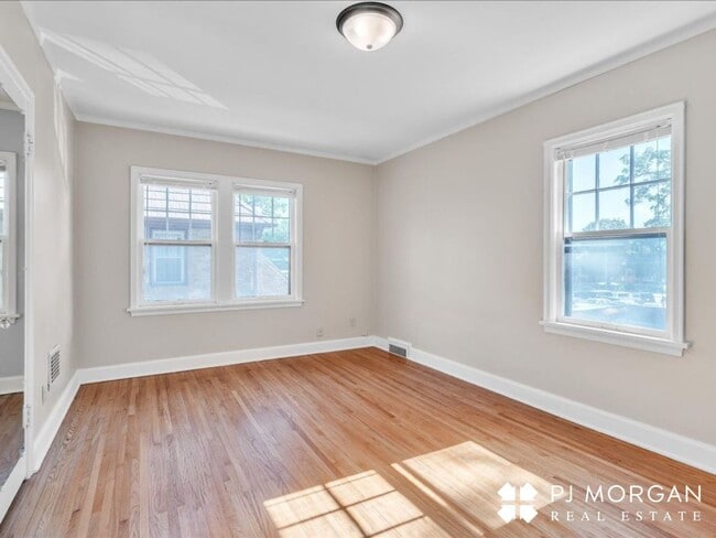 Building Photo - 2 bedroom duplex for rent in Midtown!
