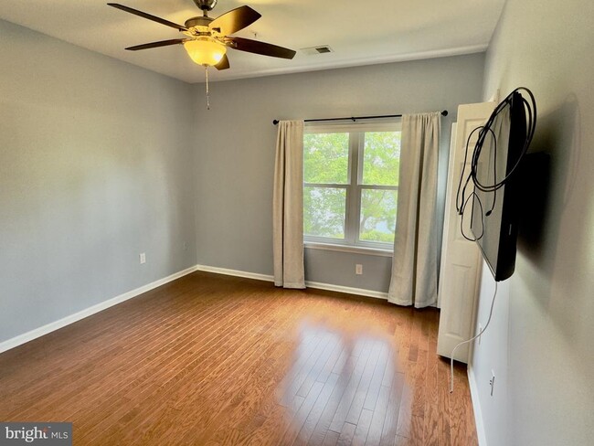 Building Photo - 6553 Grange Ln