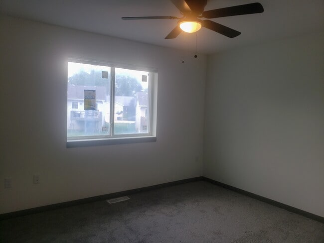 Building Photo - 1216 Salem Dr