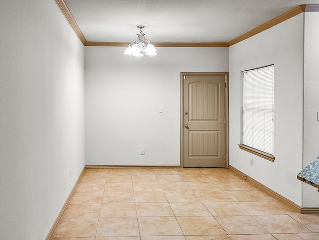 Building Photo - Move-In Ready Townhome Near I-30 & Arlington Entertainment!