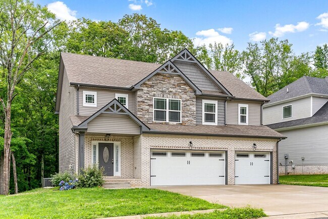 Building Photo - Pet Friendly Four Bedroom!
