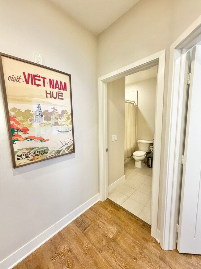 Building Photo - Furnished 3-BR/3-BA Townhouse w/ Giant Roof deck, 2-Car Garage, EV Hookup