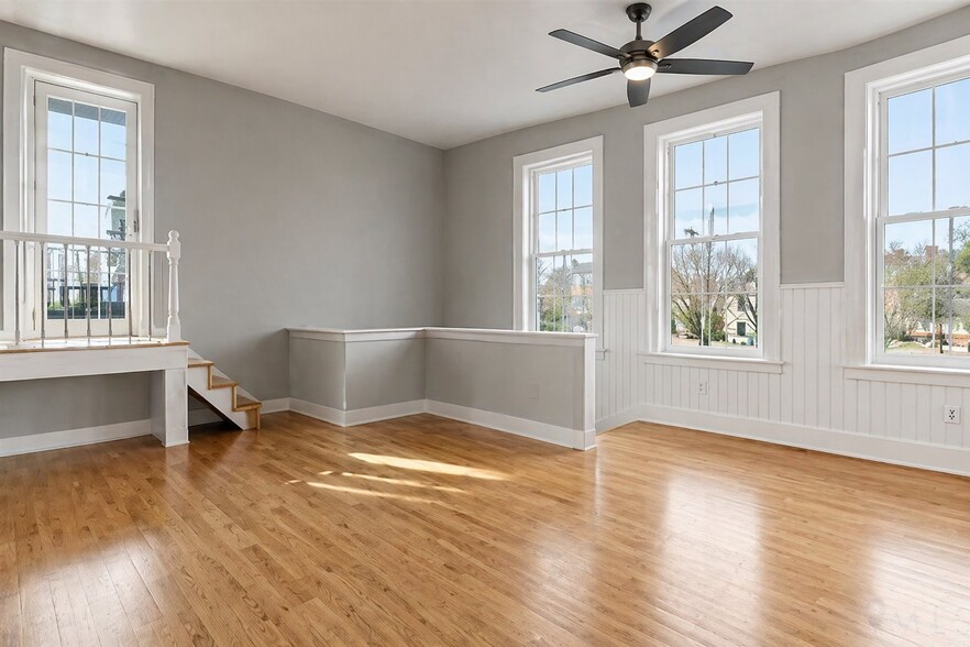 Building Photo - 124 W Bank St