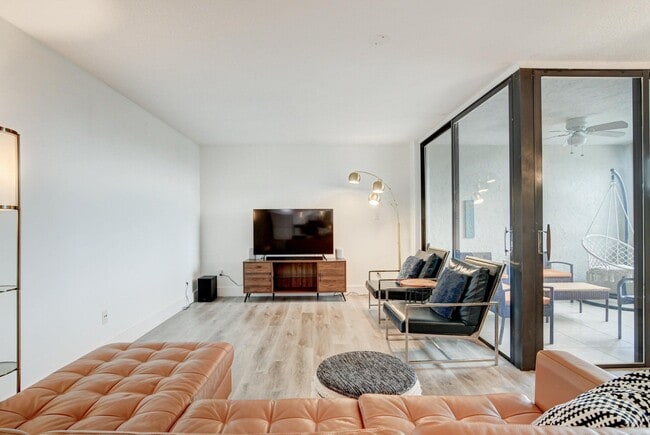 Building Photo - 1915 Lavers Cir