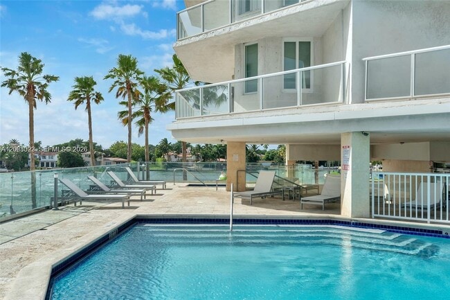 Building Photo - 5900 Collins Ave