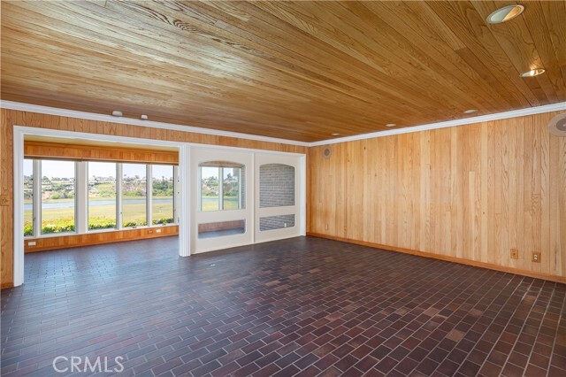 Building Photo - 319 Avenida Cerritos