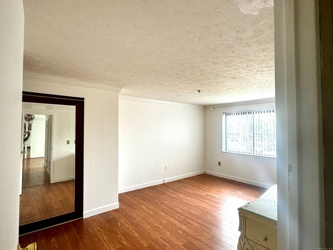Building Photo - 111 deKoven Drive