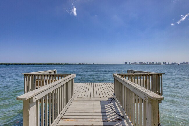 Building Photo - 52 Yacht Club Dr