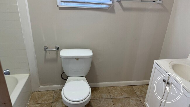 Building Photo - WINTER MOVE-IN SPECIAL: $750 OFF 1st MONTH'S RENT!**