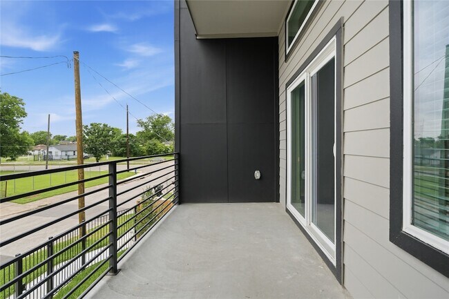 Building Photo - 5509 Hershe St