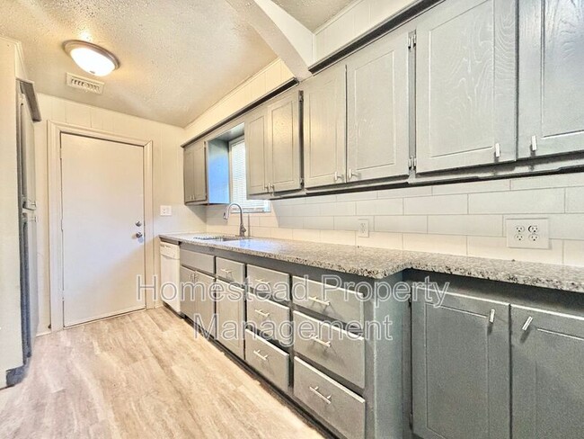 Building Photo - 1200 SW 28th St