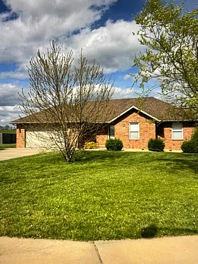 Building Photo - 740 Jefferson Ct