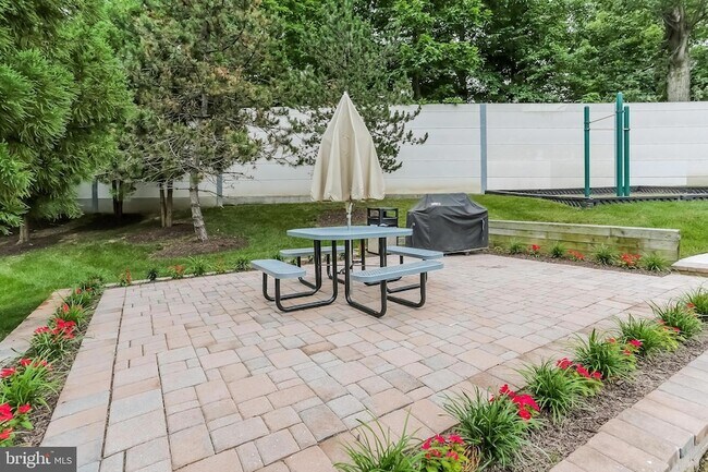 Building Photo - 8067 Nicosh Cir Ln