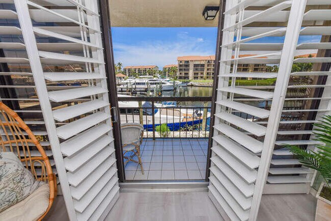 Building Photo - 2301 Marina Isle Way