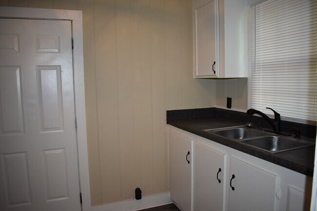 Building Photo - 14 Dunway Dr