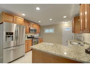 Building Photo - Crystal home for lease, 3 beds 2 baths, updates through-out!