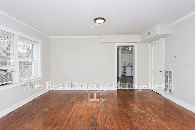 Building Photo - 3225 E 8th St