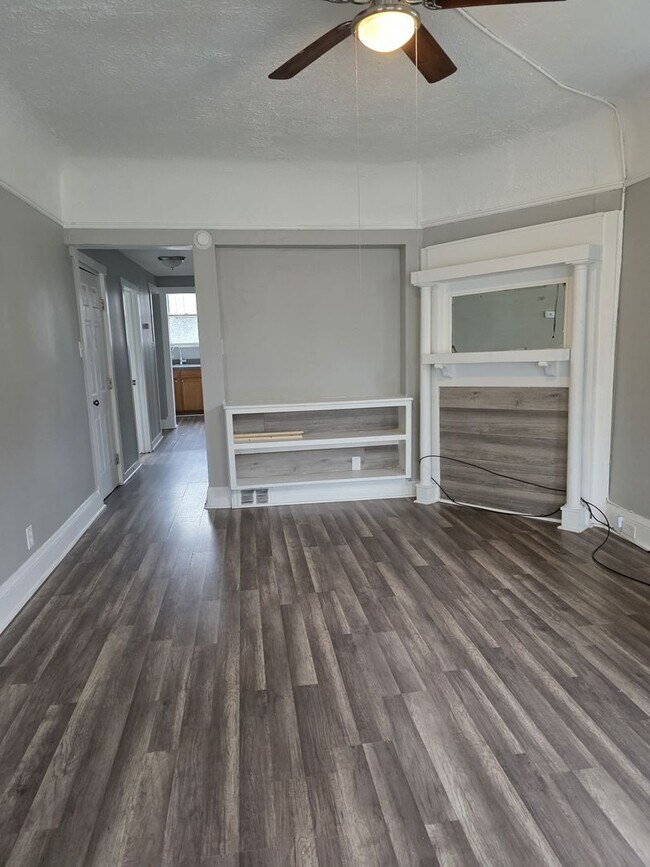 Building Photo - 2109 W 98th St