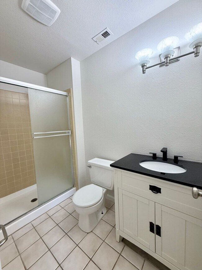 Building Photo - 3-BED 2-BATH WITH SPACIOUS BONUS FAMILY ROOM IN QUIET NEIGHBORHOOD