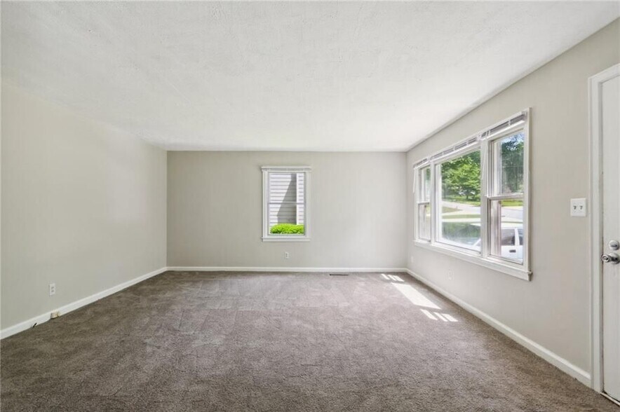 Building Photo - 1682 Bridgeport Dr NE