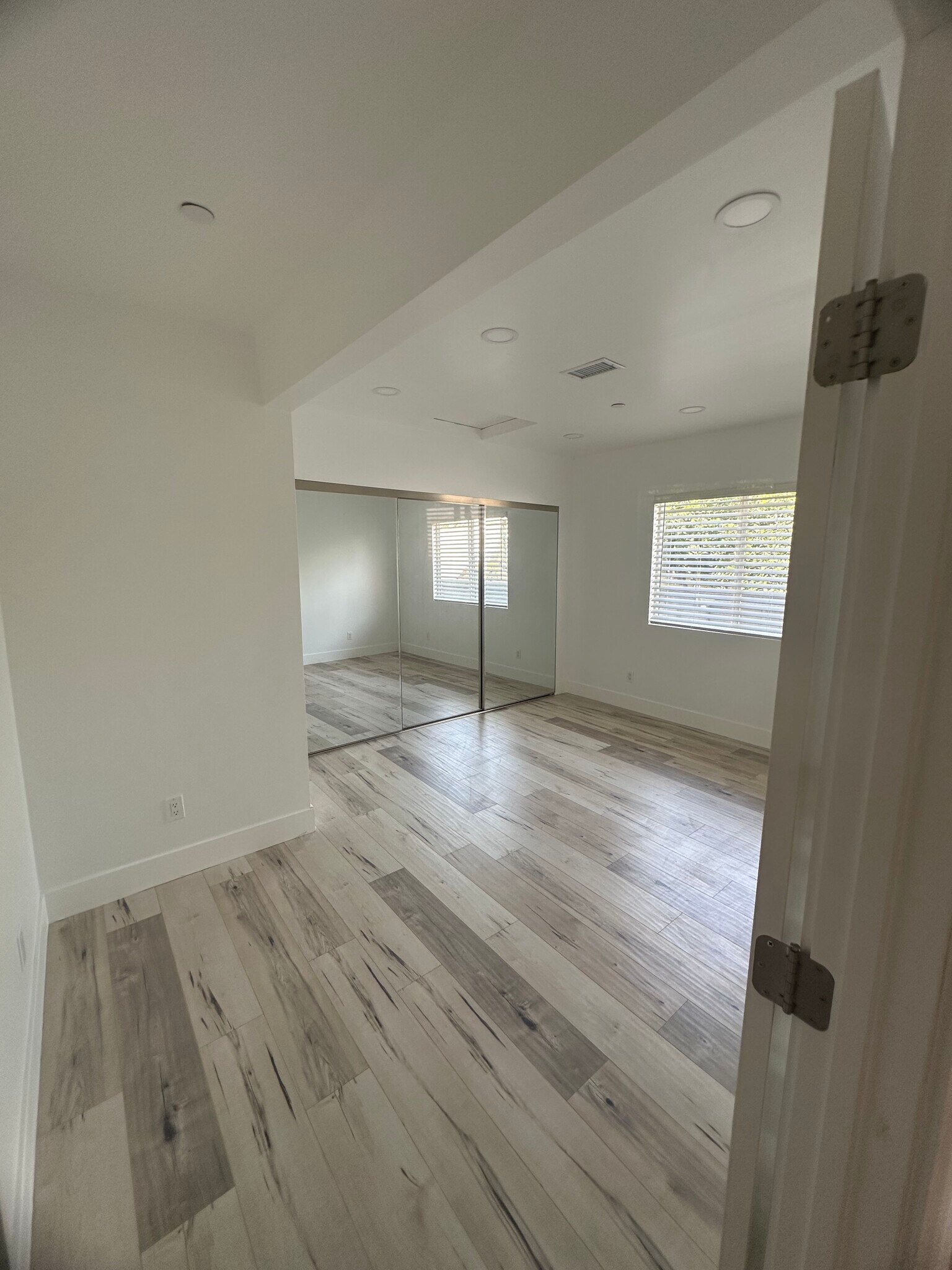 Building Photo - 10861 Nettleton St