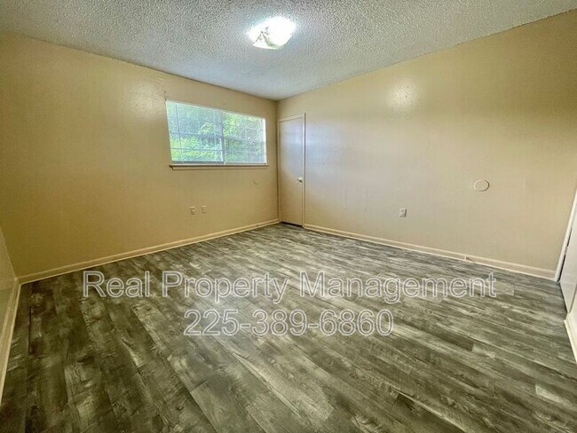 Building Photo - 10952 Cherry Hill Ave
